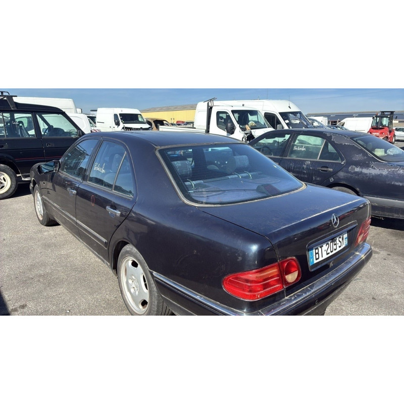 Attache ceinture avant gauche MERCEDES CLASSE E 210 Photo n°12