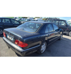 Attache ceinture avant gauche MERCEDES CLASSE E 210