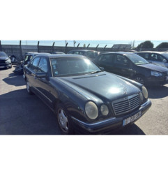 Attache ceinture avant gauche MERCEDES CLASSE E 210