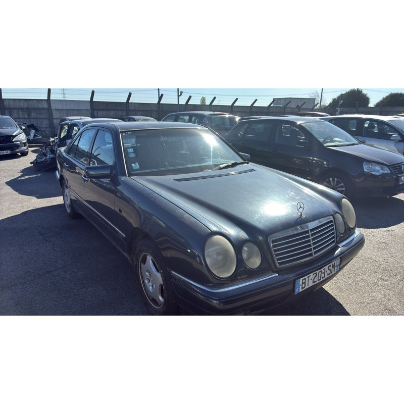 Attache ceinture avant gauche MERCEDES CLASSE E 210 Photo n°14