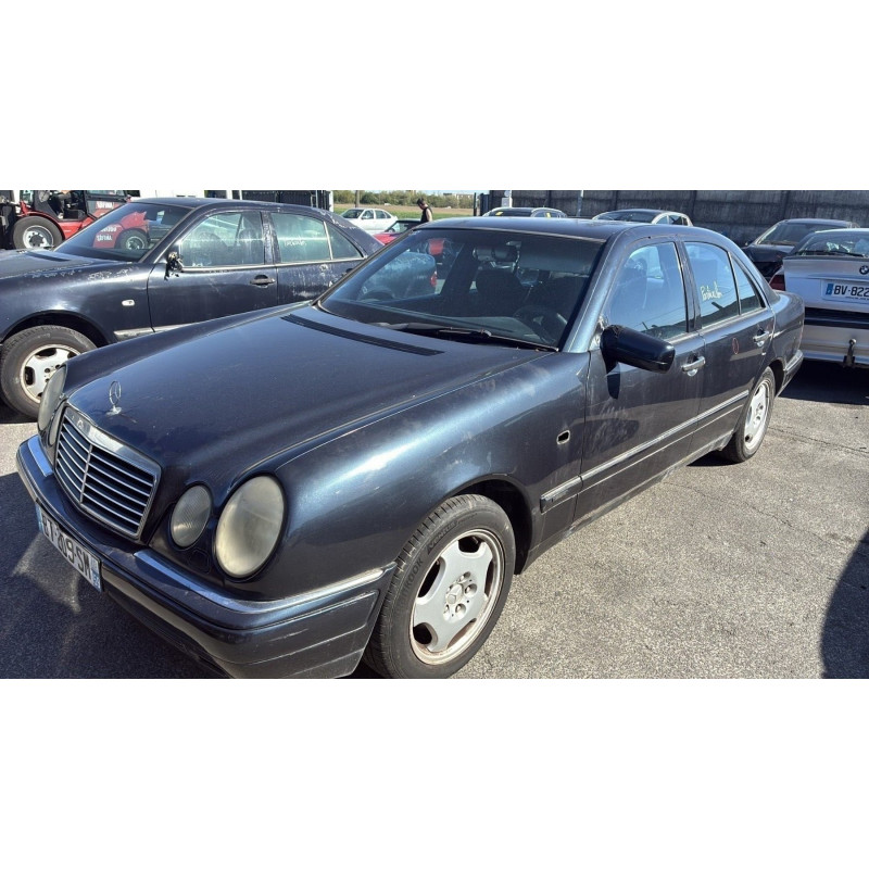 Attache ceinture avant gauche MERCEDES CLASSE E 210 Photo n°15