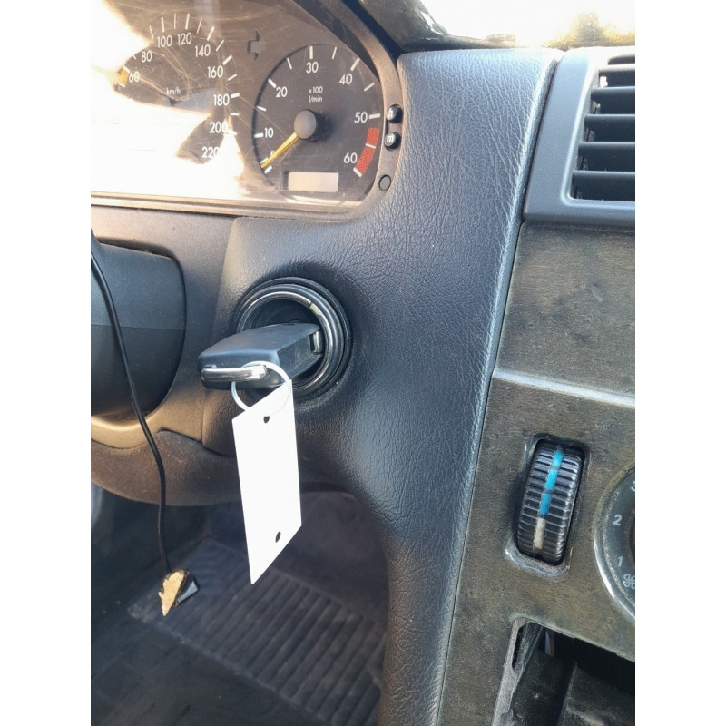 Attache ceinture avant gauche MERCEDES CLASSE E 210 Photo n°16