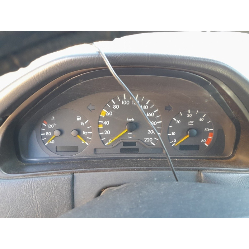 Attache ceinture avant gauche MERCEDES CLASSE E 210 Photo n°17