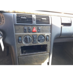 Attache ceinture avant gauche MERCEDES CLASSE E 210