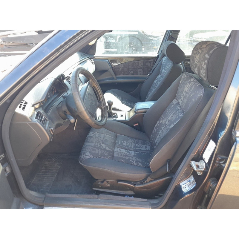 Attache ceinture avant gauche MERCEDES CLASSE E 210 Photo n°20