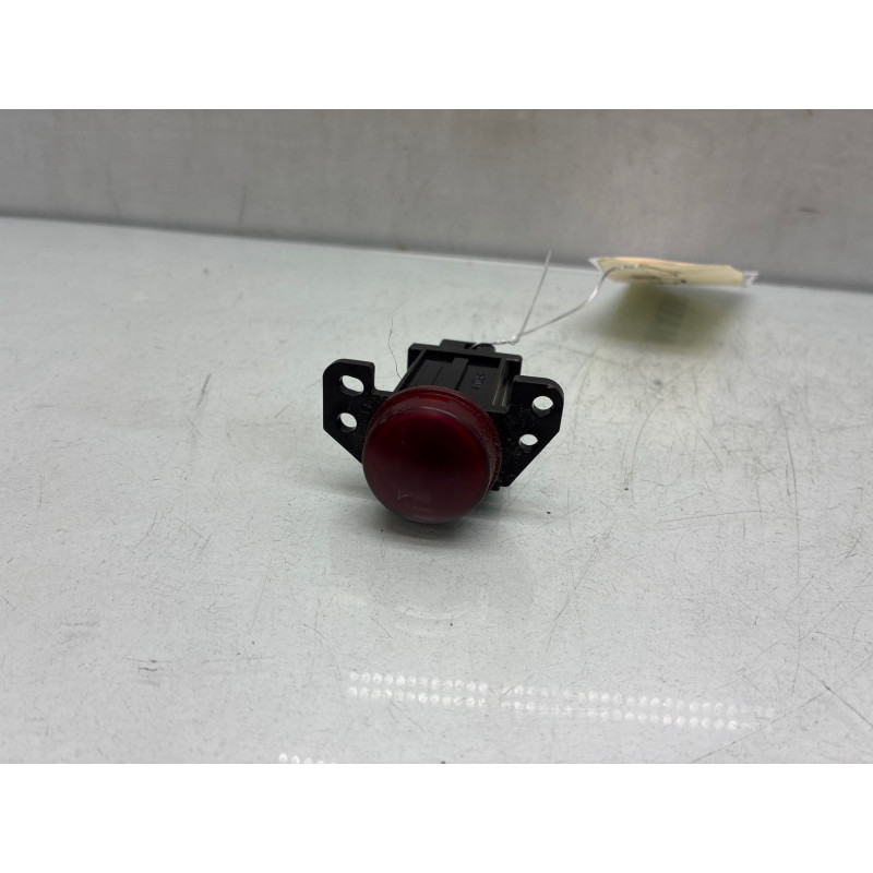Bouton de warning MITSUBISHI COLT 6 Photo n°2