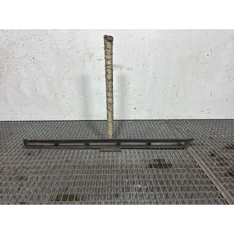 Baguette de porte arriere droite PEUGEOT 406 Photo n°4