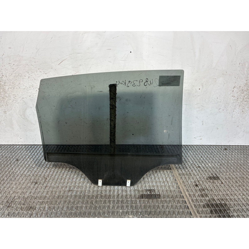 Vitre arriere gauche CHEVROLET CAPTIVA Photo n°2
