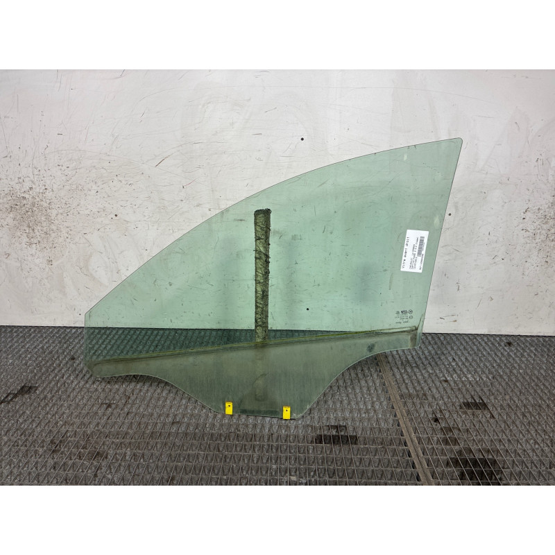 Vitre avant droit CHEVROLET CAPTIVA Photo n°1
