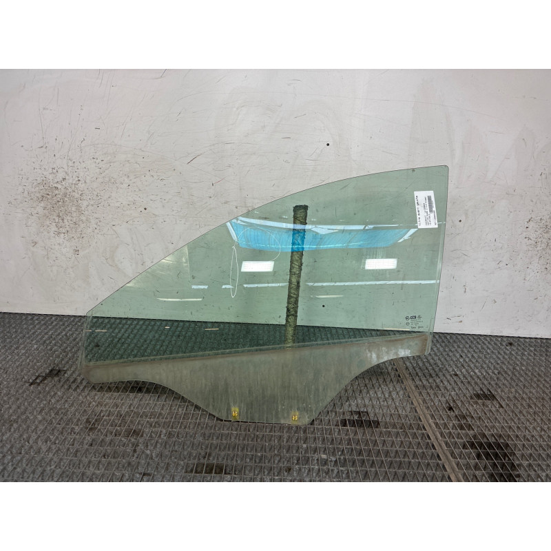 Vitre avant gauche CHEVROLET CAPTIVA Photo n°1