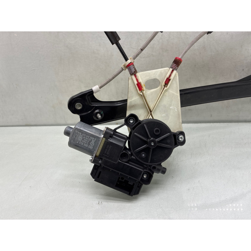 Leve vitre electrique avant droit VOLKSWAGEN POLO 5 Photo n°6