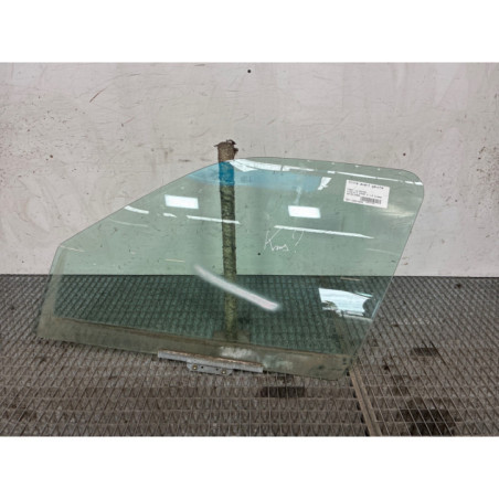 Vitre avant gauche FORD FIESTA 4