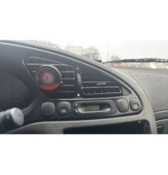 Vitre avant gauche FORD FIESTA 4