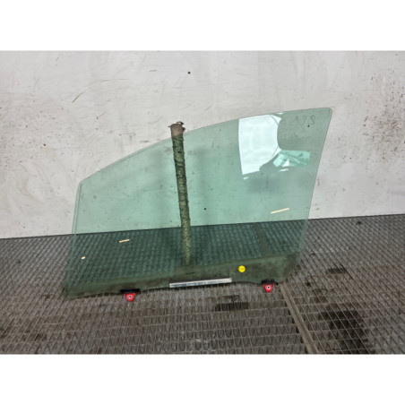 Vitre avant droit TOYOTA YARIS 3 Photo n°1