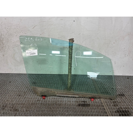 Vitre avant droit TOYOTA YARIS 3
