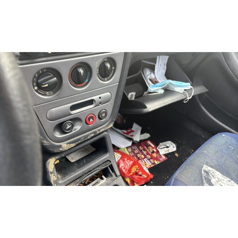 Vitre arriere droit PEUGEOT 306 Photo n°20
