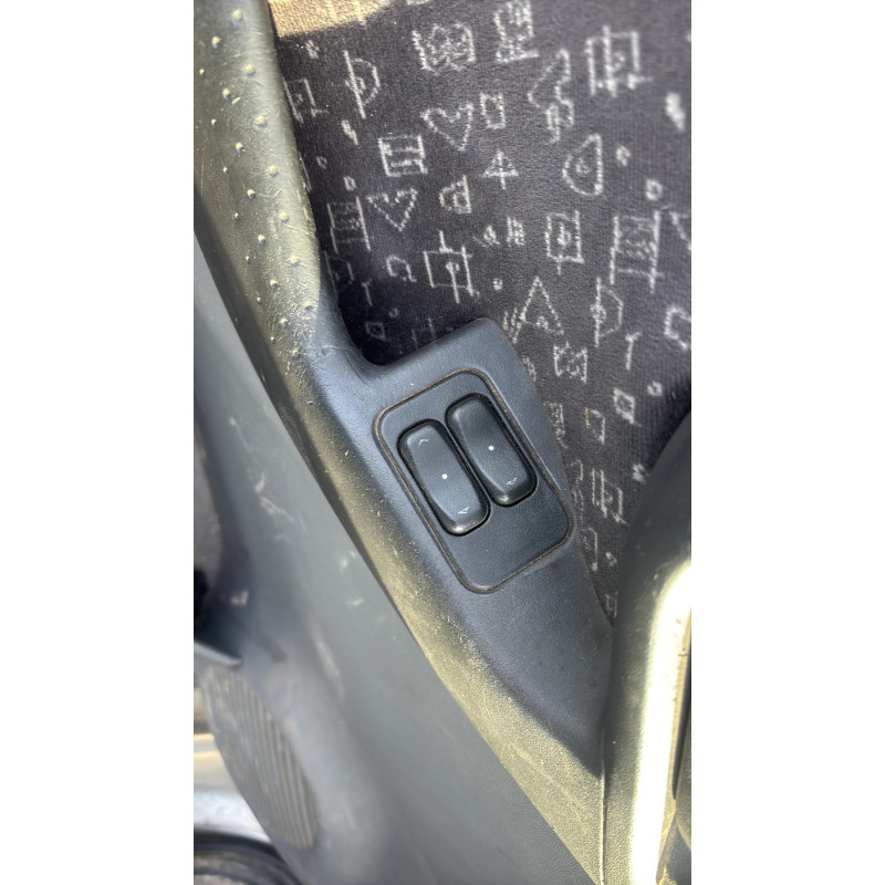 Vitre arriere gauche OPEL CORSA C Photo n°12