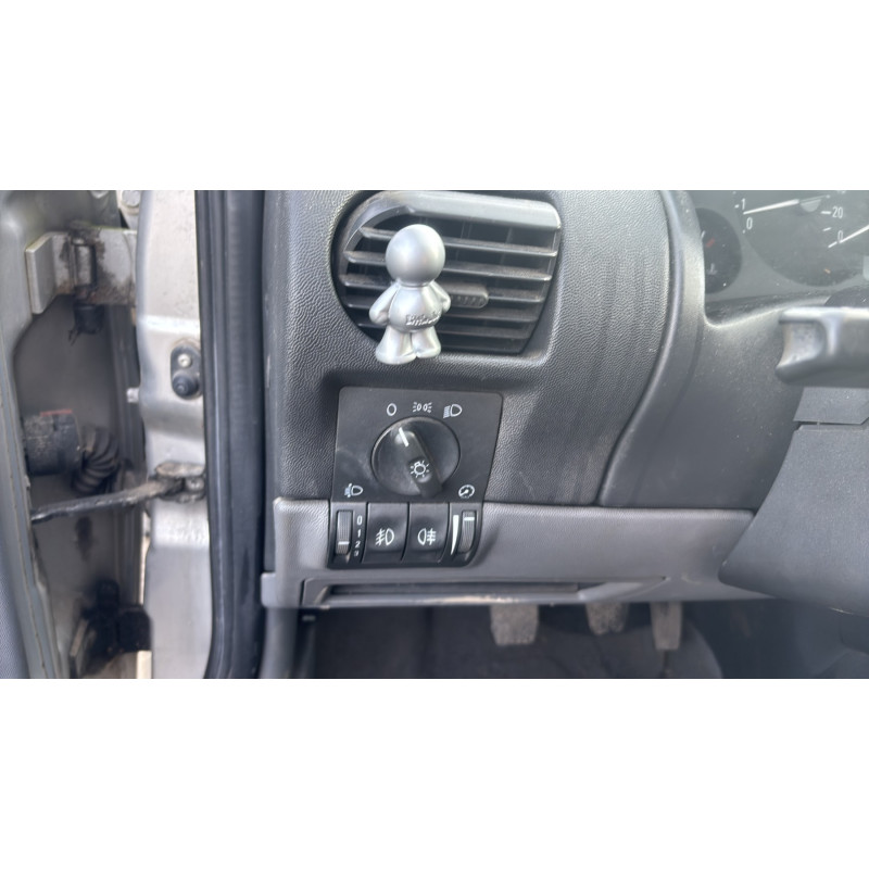 Vitre arriere gauche OPEL CORSA C Photo n°17
