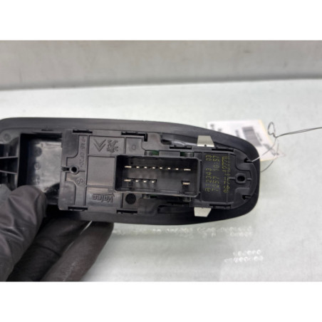 Interrupteur de leve vitre avant gauche PEUGEOT 208 1