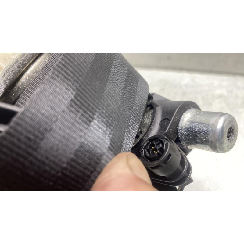 Pretensionneur de ceinture avant droit VOLKSWAGEN POLO 5 Photo n°3