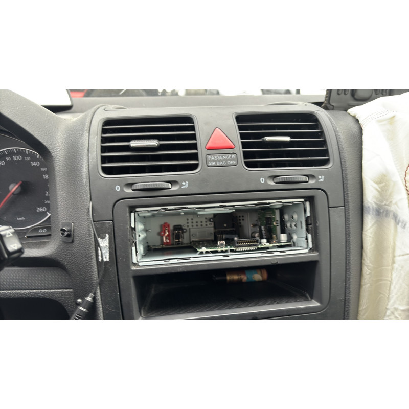 Vitre arriere gauche VOLKSWAGEN GOLF 5 Photo n°5