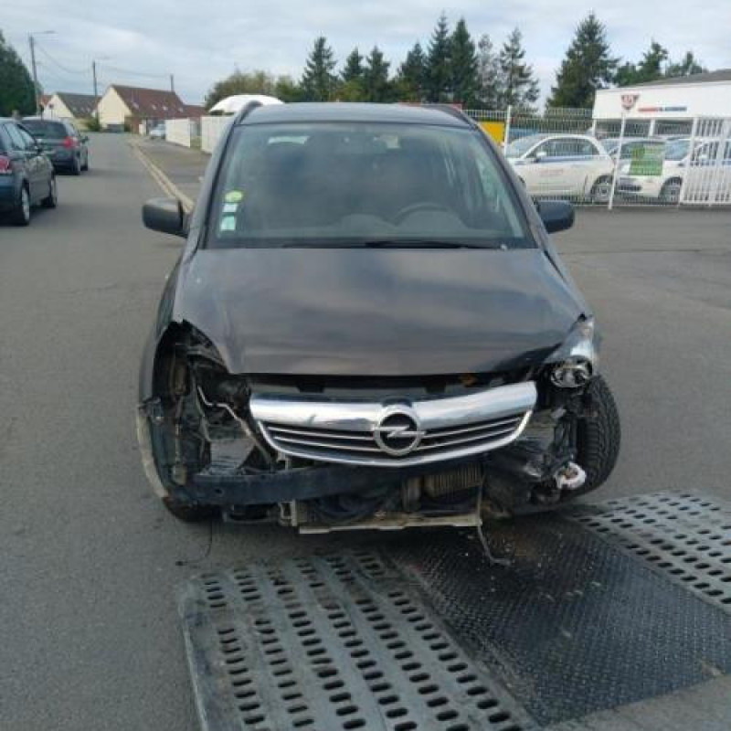 Pare choc arriere OPEL ZAFIRA B Photo n°8