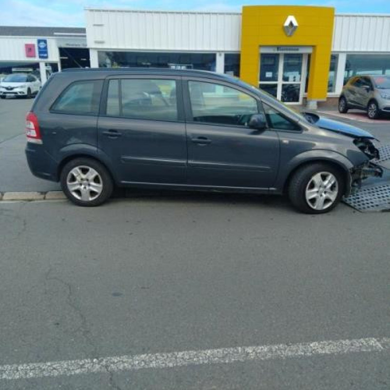 Pare choc arriere OPEL ZAFIRA B Photo n°9