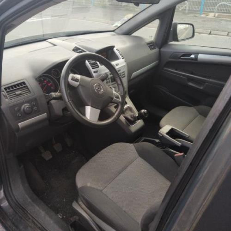 Pare choc arriere OPEL ZAFIRA B Photo n°14