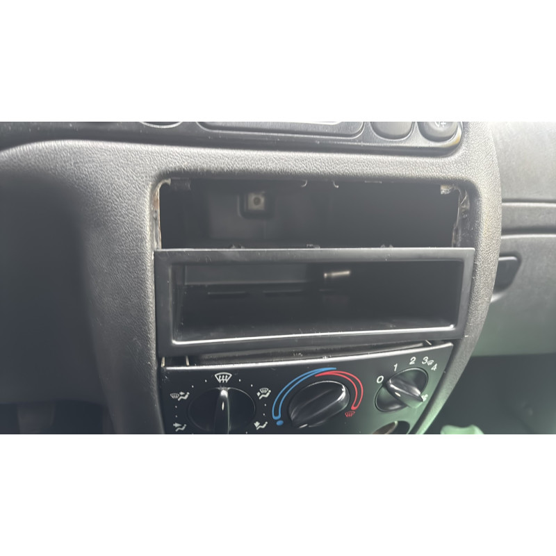 Poignee interieur arriere gauche FORD FIESTA 4 Photo n°20