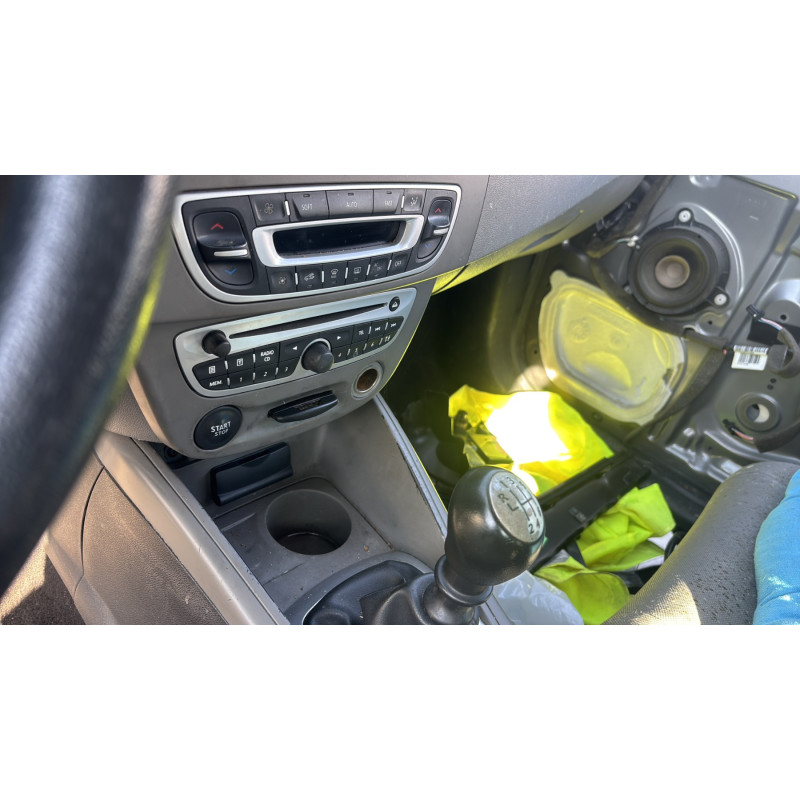 Custode arriere gauche (porte) RENAULT MEGANE 3 Photo n°20