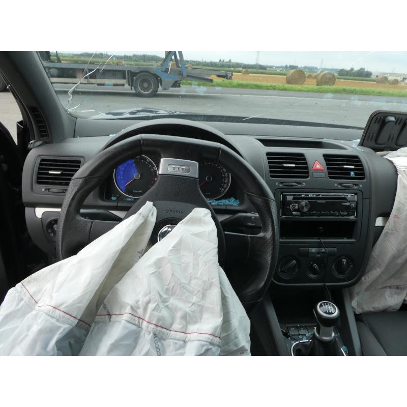 Etrier avant droit (freinage) VOLKSWAGEN GOLF 5 Photo n°1