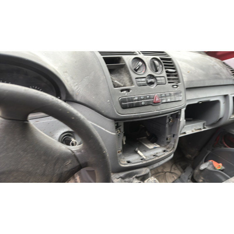 Attache ceinture avant gauche MERCEDES VITO 639 Photo n°18