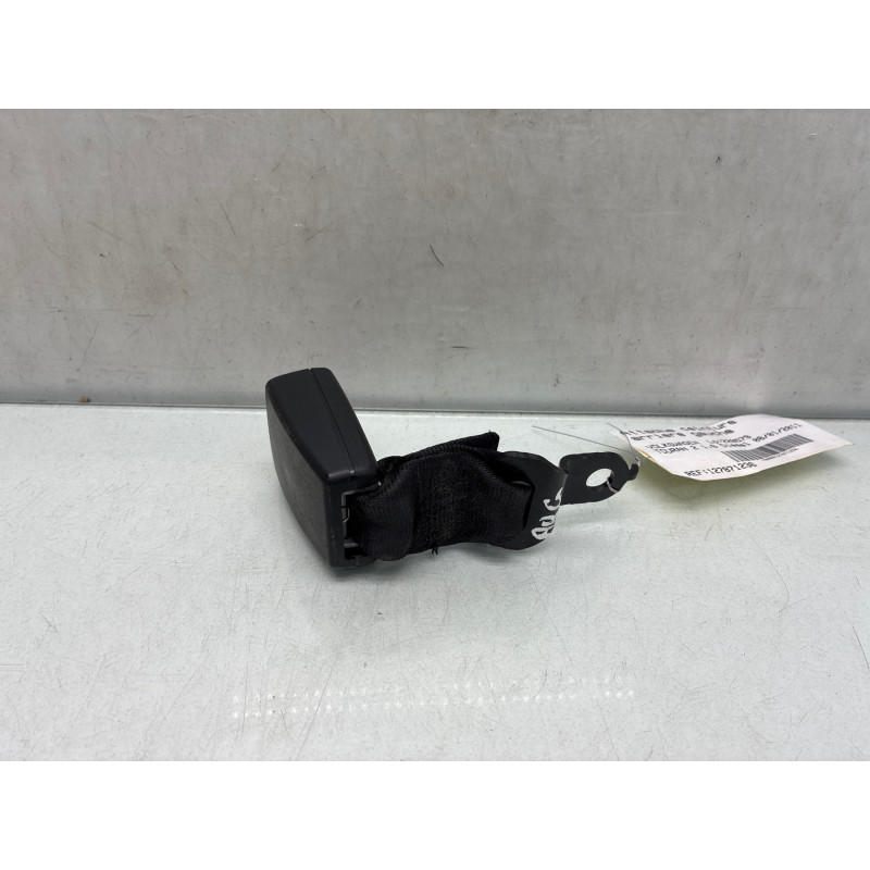 Attache ceinture arriere gauche VOLKSWAGEN TOURAN 2 Photo n°3