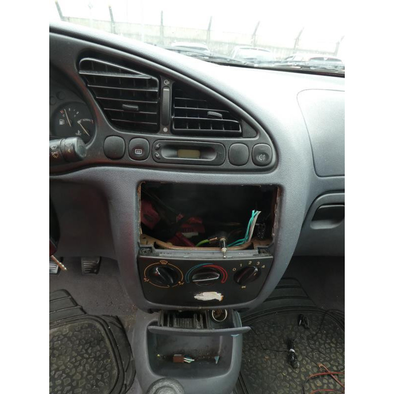 Etrier avant gauche (freinage) MAZDA 121 3 Photo n°2