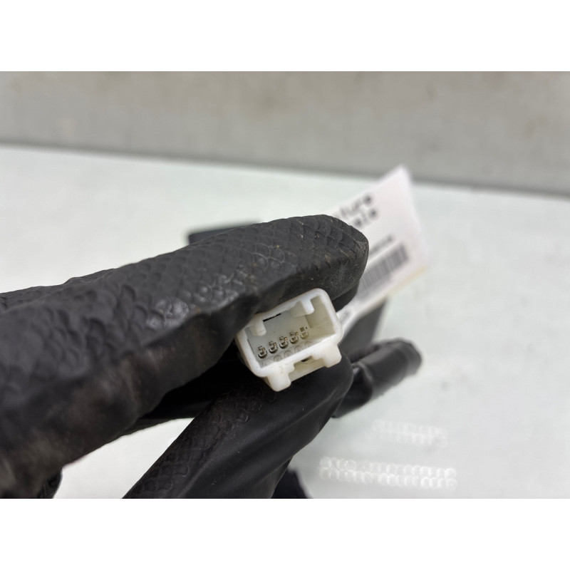Attache ceinture arriere centrale TOYOTA YARIS 3 Photo n°1