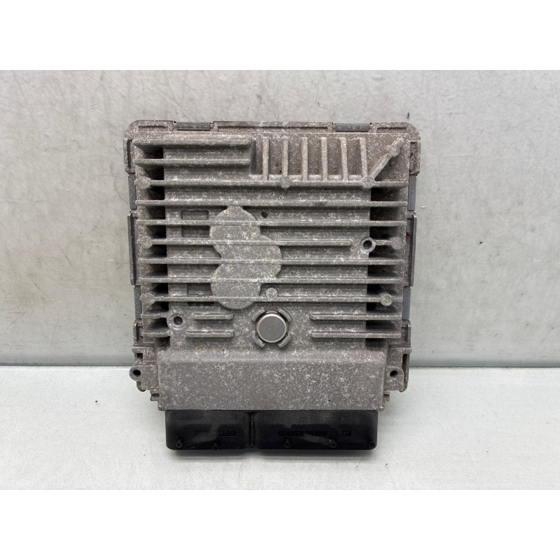 Calculateur moteur VOLKSWAGEN TOURAN 2 Photo n°4