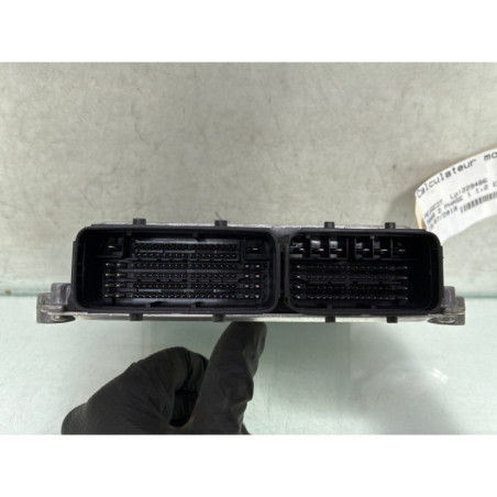 Calculateur moteur PEUGEOT 3008 2