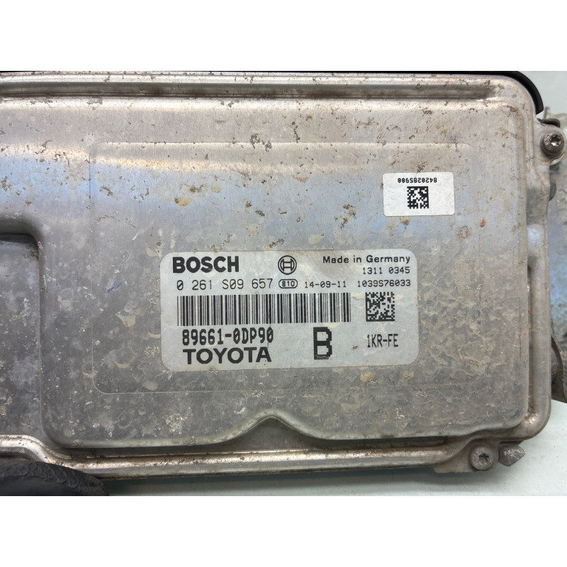 Calculateur moteur TOYOTA YARIS 3 Photo n°1