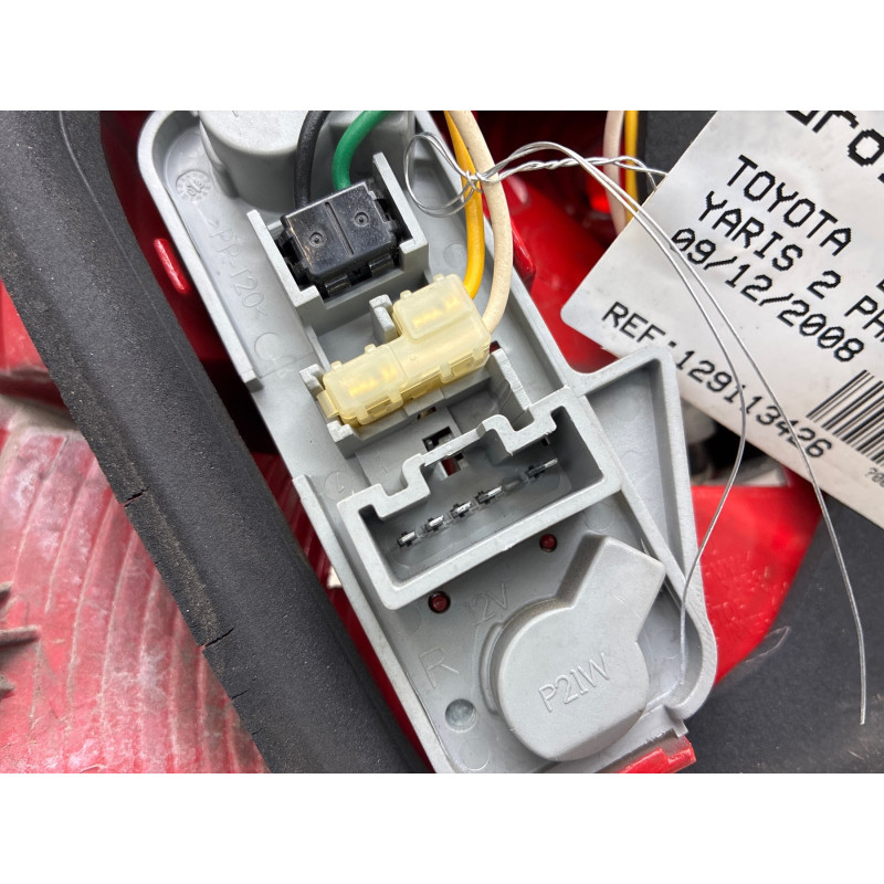 Feu arriere principal droit (feux) TOYOTA YARIS 2 Photo n°3