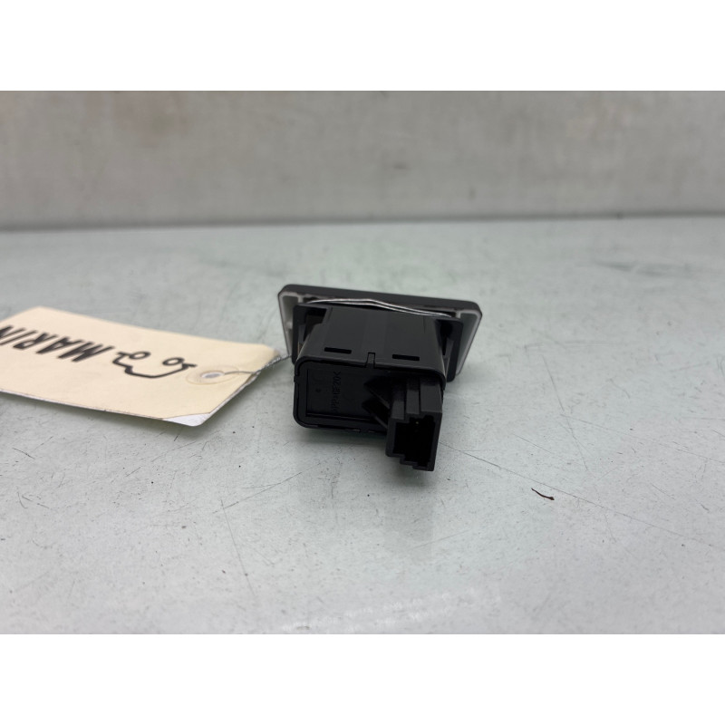 Bouton de warning MAZDA 2 3 Photo n°3