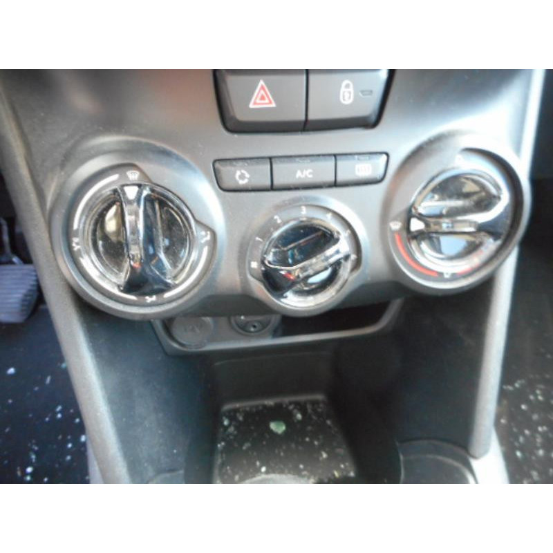 Vitre arriere gauche PEUGEOT 208 1 Photo n°6