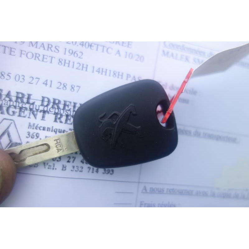 Vitre arriere droit PEUGEOT 3008 1 Photo n°8