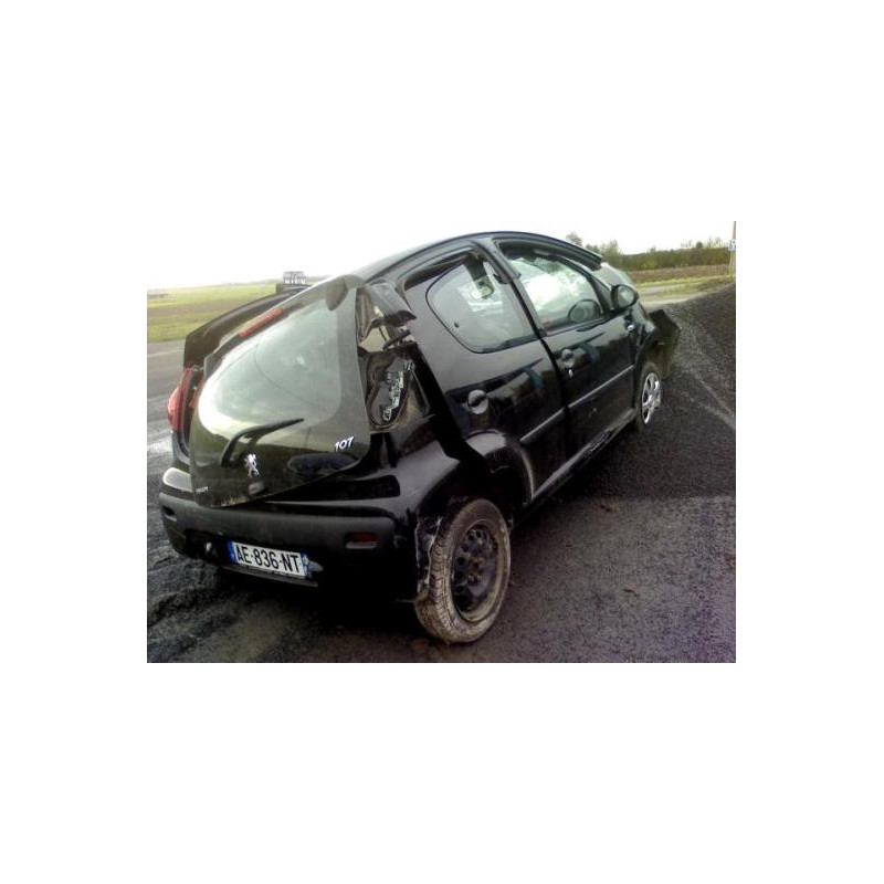 Lunette arriere PEUGEOT 107 Photo n°3