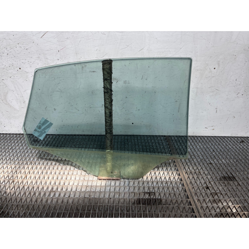 Vitre arriere gauche SEAT IBIZA 3 Photo n°1