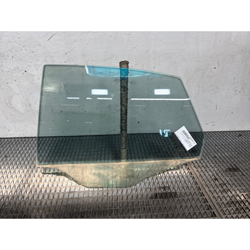 Vitre arriere gauche SEAT IBIZA 3 Photo n°2