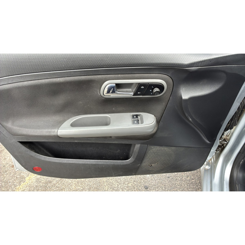 Vitre arriere gauche SEAT IBIZA 3 Photo n°11
