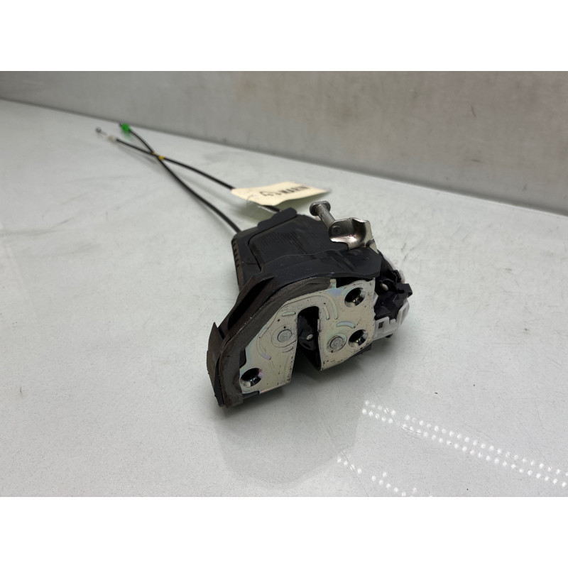 Serrure arriere droit TOYOTA YARIS 3 Photo n°1