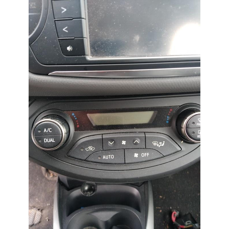Pretensionneur de ceinture avant droit TOYOTA YARIS 3 Photo n°5
