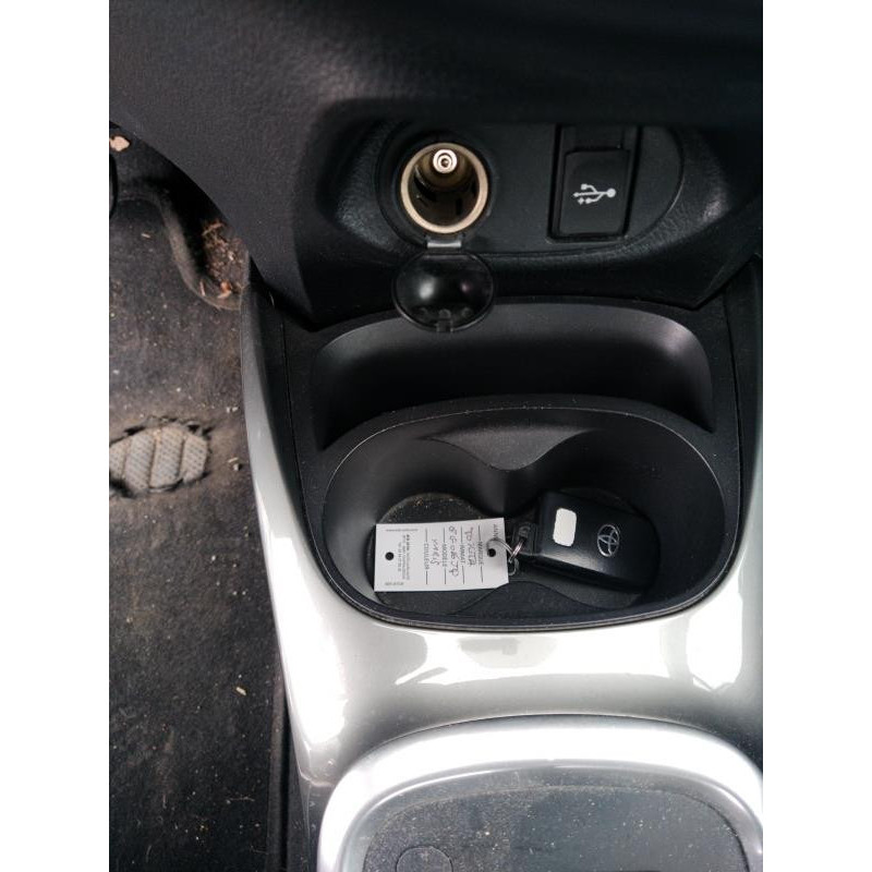 Pretensionneur de ceinture avant droit TOYOTA YARIS 3 Photo n°6