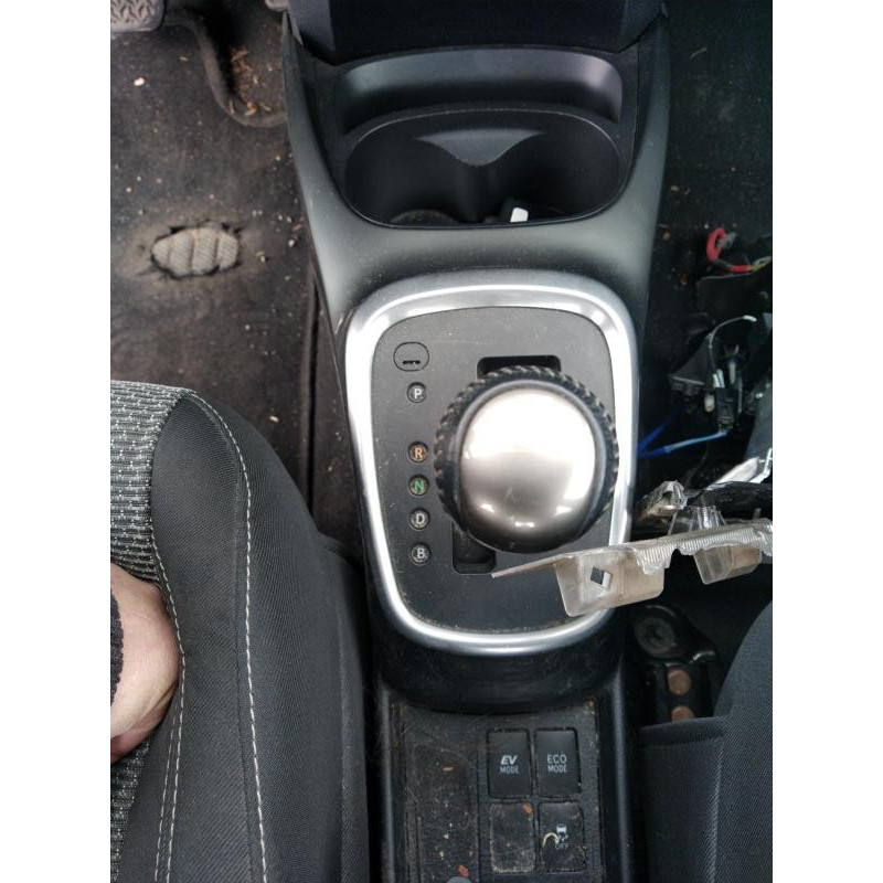 Pretensionneur de ceinture avant droit TOYOTA YARIS 3 Photo n°14